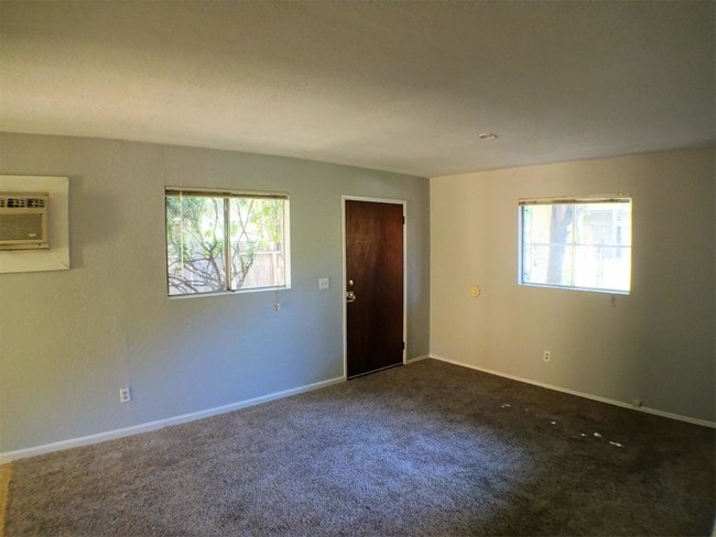 Building Photo - 1548 Elm St