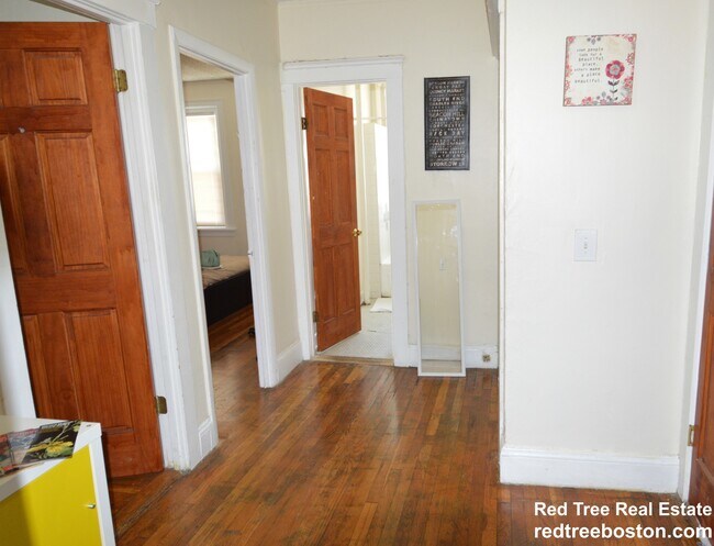 Building Photo - 248 Kelton St