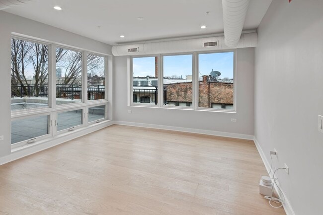 Building Photo - 4637 N Ashland Ave