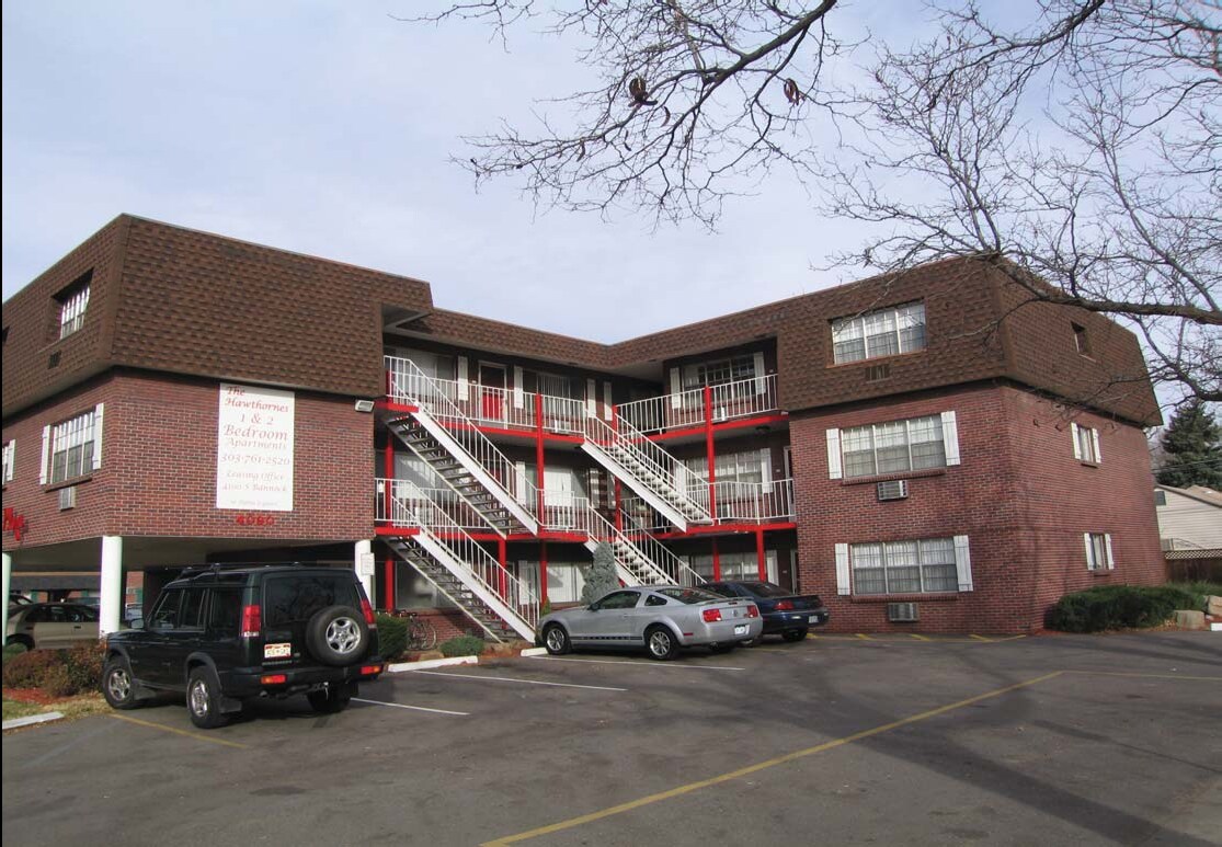 Primary Photo - Hawthorne Plaza Apartments