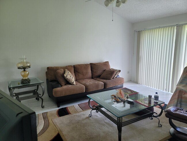 Building Photo - 15920 Forsythia Cir