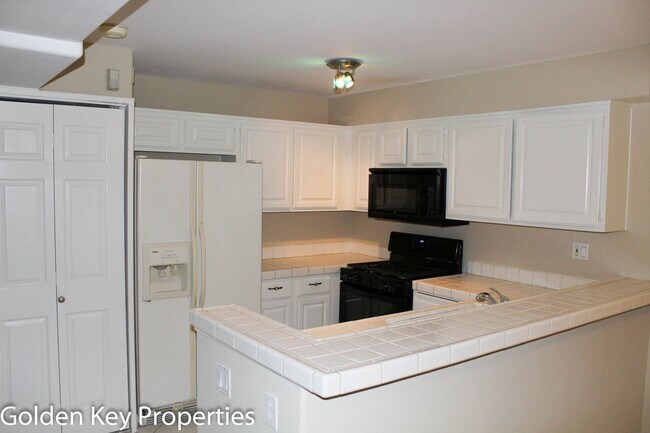 Foto del edificio - 2BR/2BATH Ground level Condo in La Costa Alta. 1 Car Garage! Community pool! Water/trash Included!