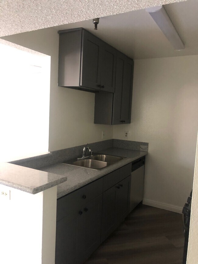 Foto del edificio - 1791 N Sycamore Ave