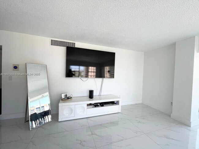 Foto del edificio - 11111 Biscayne Blvd