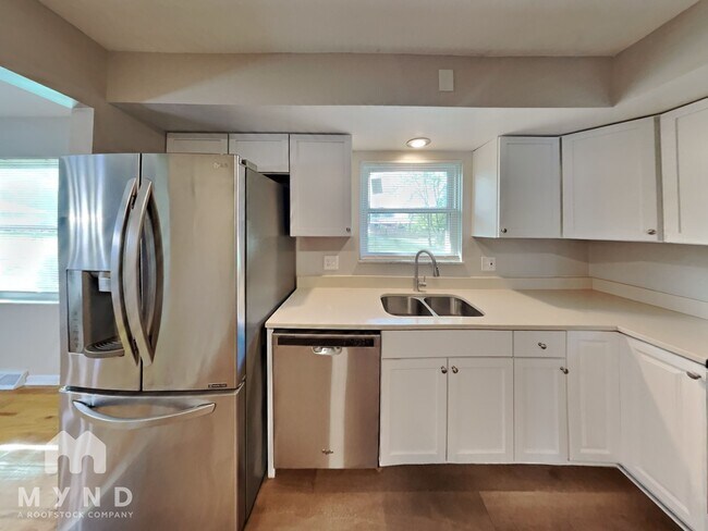 Foto del edificio - 5621 Oakmont Dr