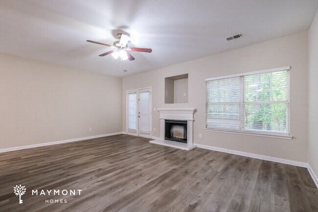 Foto del edificio - Bright 2-Story Home in College Park, GA