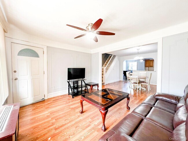 Foto del edificio - 32-59-59 46th St