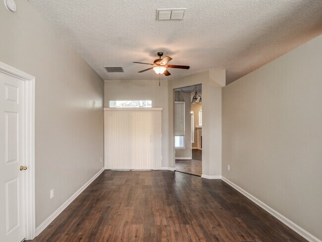 Foto del edificio - 412 Sparrow Branch Cir
