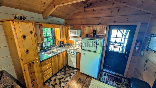 Foto del edificio - 1/1 Cabin w/ Loft in Small Community