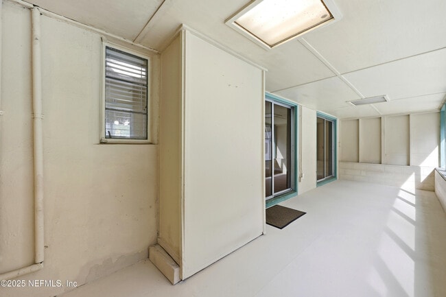 Building Photo - 457 Nightingale Rd