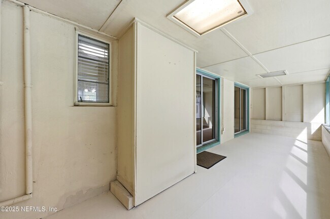 Foto del edificio - 457 Nightingale Rd