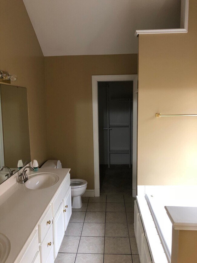 Foto del edificio - 1678 Colonial Estates Rd