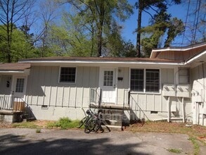 Building Photo - 432 S Greensboro St