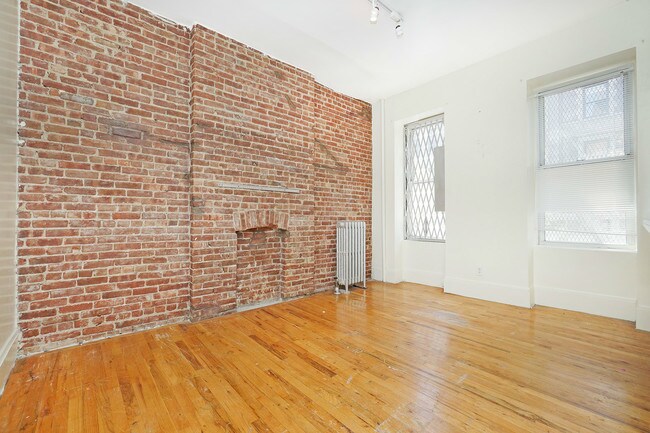 Building Photo - 141 W 111th St