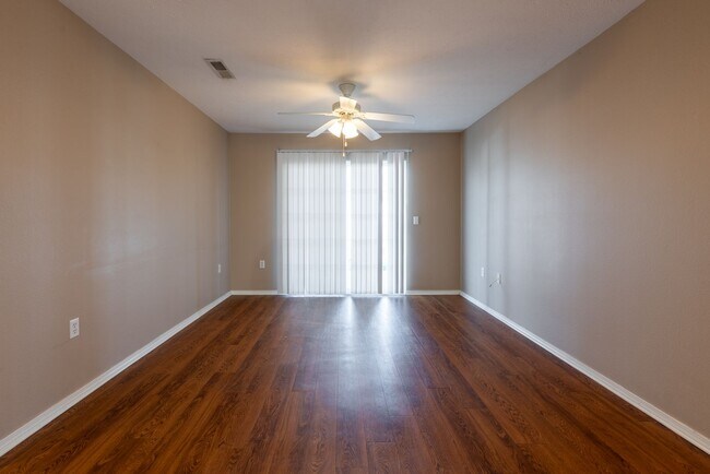 Building Photo - LE - 150 Scholars C