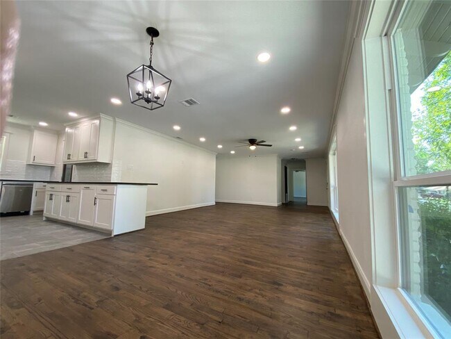 Foto del edificio - 3224 Kingsbury Ave