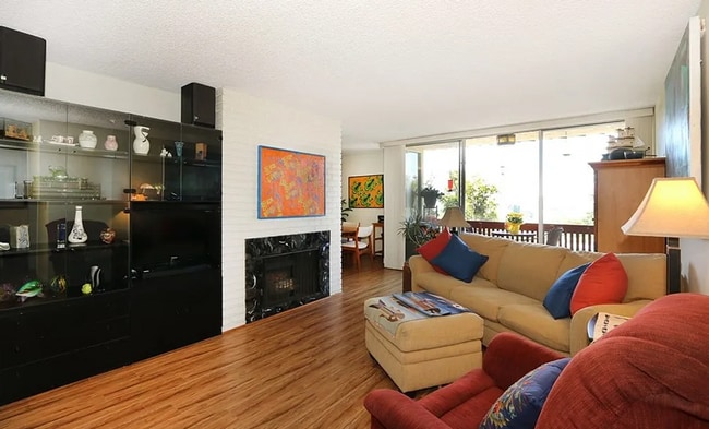 Building Photo - 2 Bedroom with View Balcony in Culver City