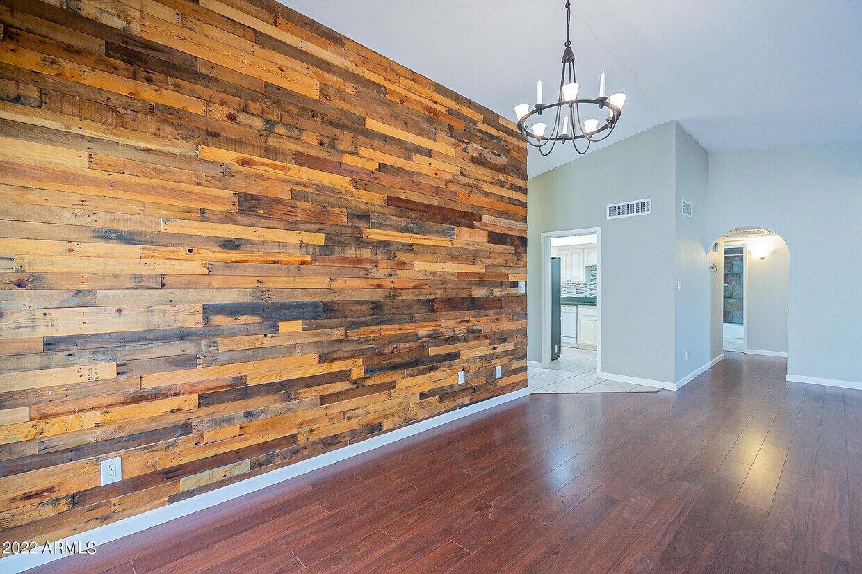 Foto principal - 4030 W Royal Palm Rd