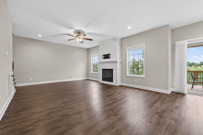 Building Photo - 792 Crestone Ln
