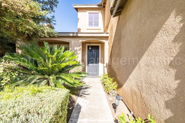 Foto del edificio - 4 Bedroom/3 Bath Home with Solar, Pool and...