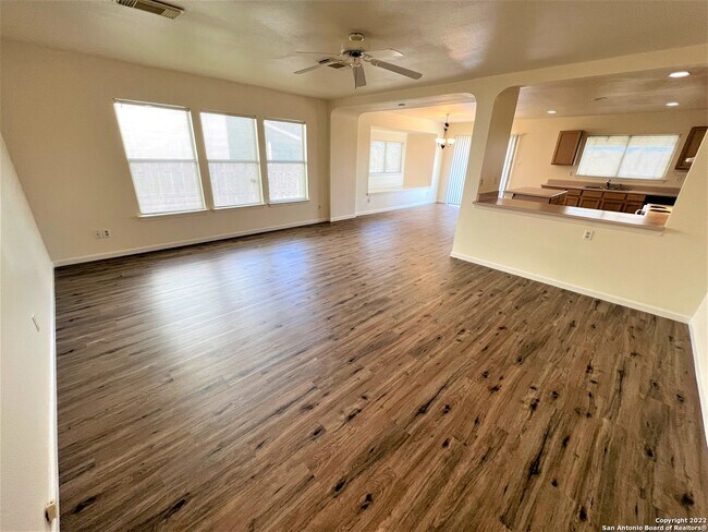 Foto del edificio - 8214 Chestnut Manor Dr