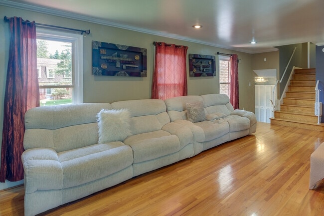 Foto del edificio - 9305 Pine View Ln