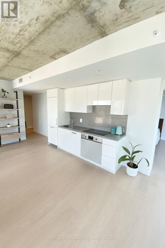 Building Photo - 60 Colborne St