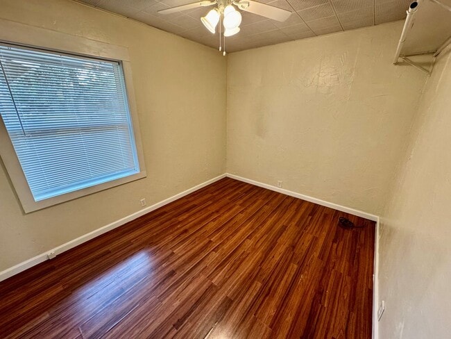 Building Photo - Pet-Friendly Home Conveniently Located Nea...
