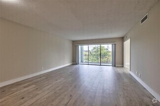 Building Photo - 2800 N Palm Aire Dr
