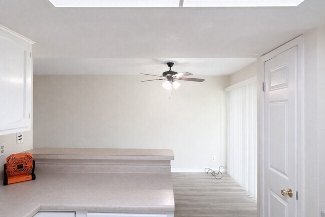 Foto del edificio - 14555 Wunderlich Dr