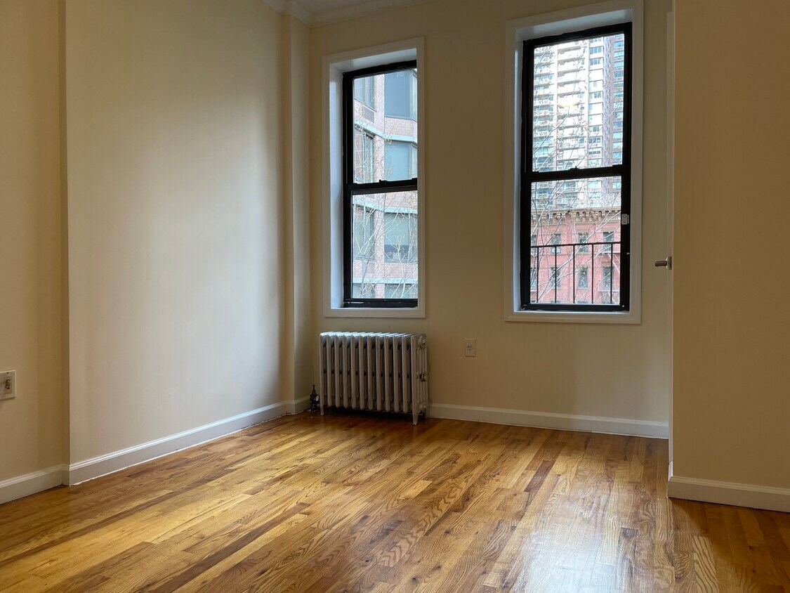 Foto del edificio - 213 E 38th St
