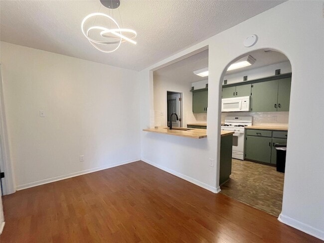 Building Photo - 8702 Dawnridge Cir