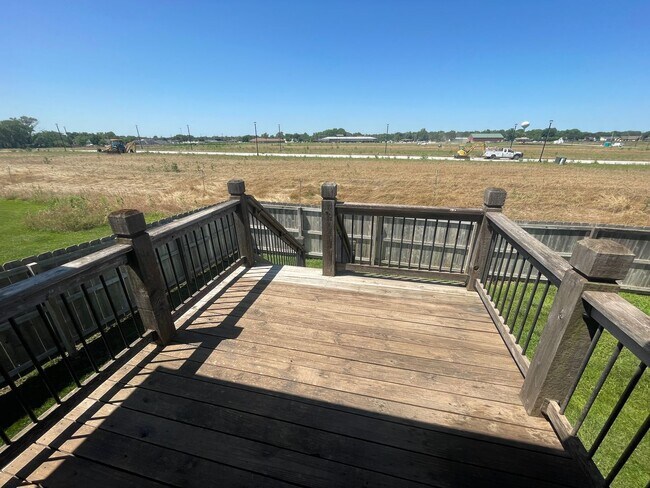 Foto del edificio - 2022/26 E Village Estates Dr