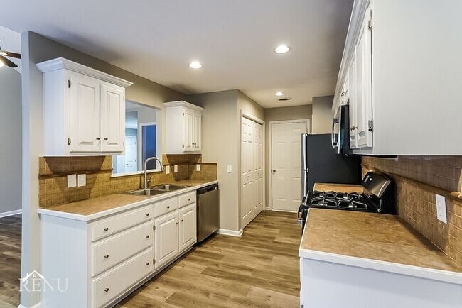 Building Photo - 140 Foxrun