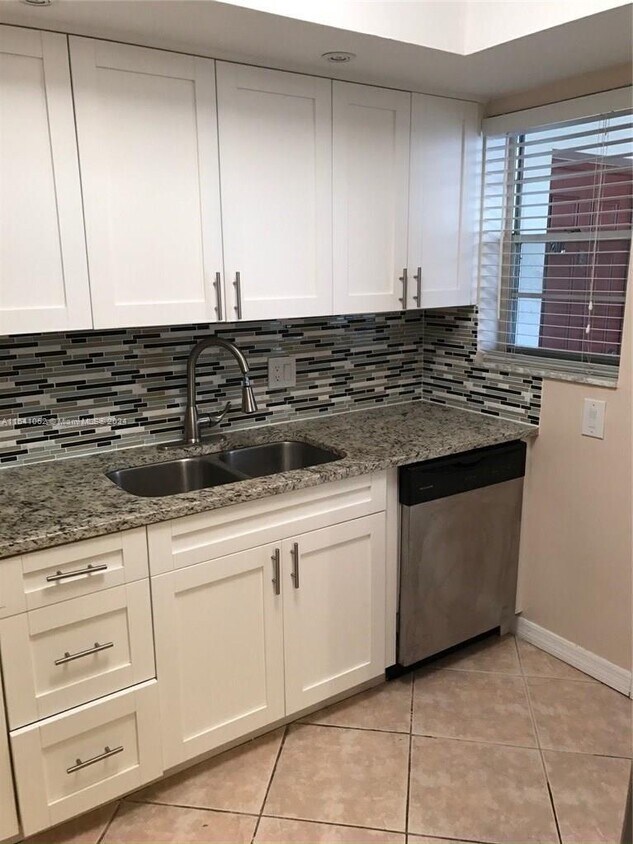 Foto principal - 2451 SW 82nd Ave