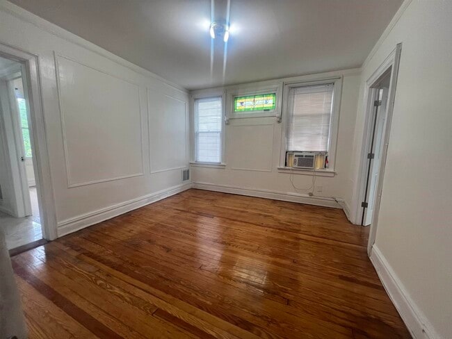 Building Photo - 226 Bartholdi Ave