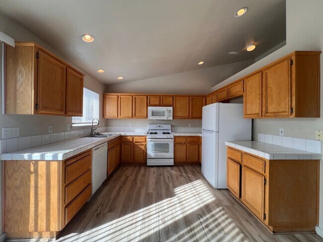 Foto del edificio - Cute 3 bedroom home Located in Donner Trails