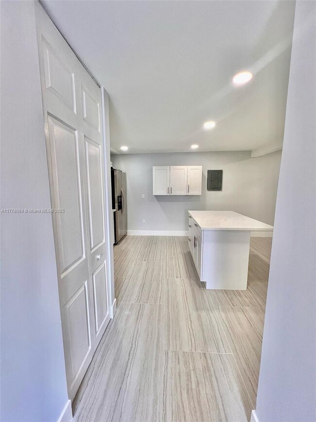 Foto del edificio - 2000 SW 96th Ave