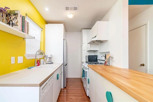 Foto del edificio - 5405 Brompton Cir
