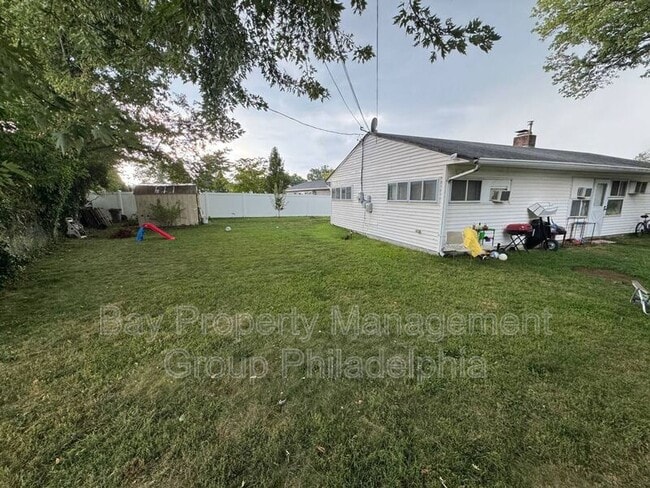 Building Photo - 123 Elderberry Dr