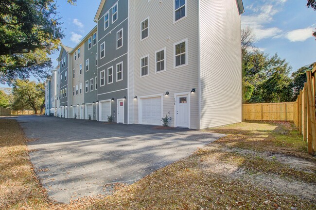Building Photo - 2161 W Jimtown Dr