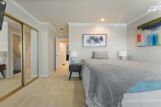 Photo - 639 1st St (Lake Oswego, OR) Townhome