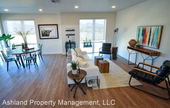 Building Photo - 1590 Myers Ln