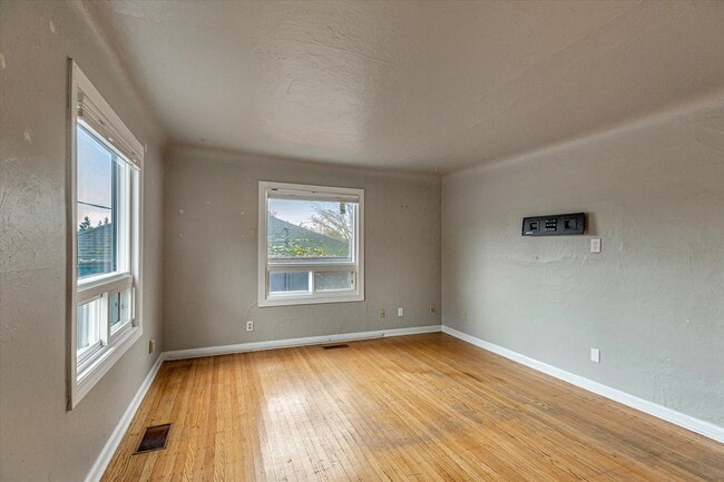 Building Photo - 11420 Roseberg Ave S
