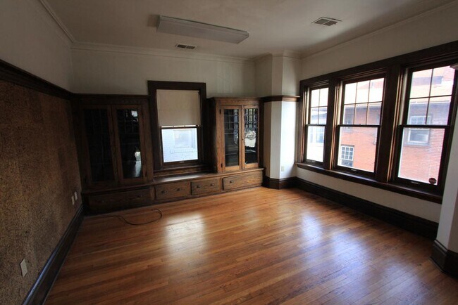 Foto del edificio - 2121 Murray Ave