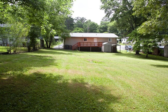 Building Photo - 3022 Wenwood Dr