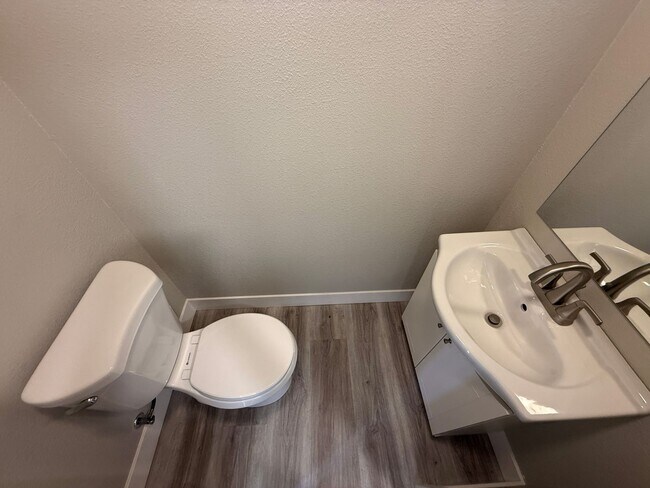 Foto del edificio - 45 Crystal Springs Rd