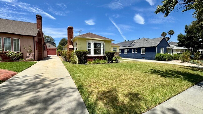 Foto del edificio - Charming House  with Large yard