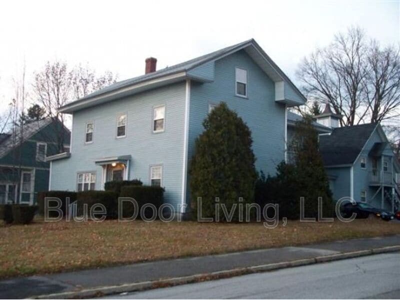 514 Hanover St Unit 3, Manchester, NH 03104 Condo for Rent in