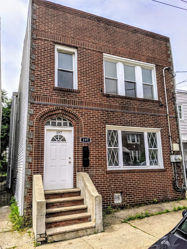197 Griffith St, Jersey City, NJ 07307 Townhouse for Rent in Jersey